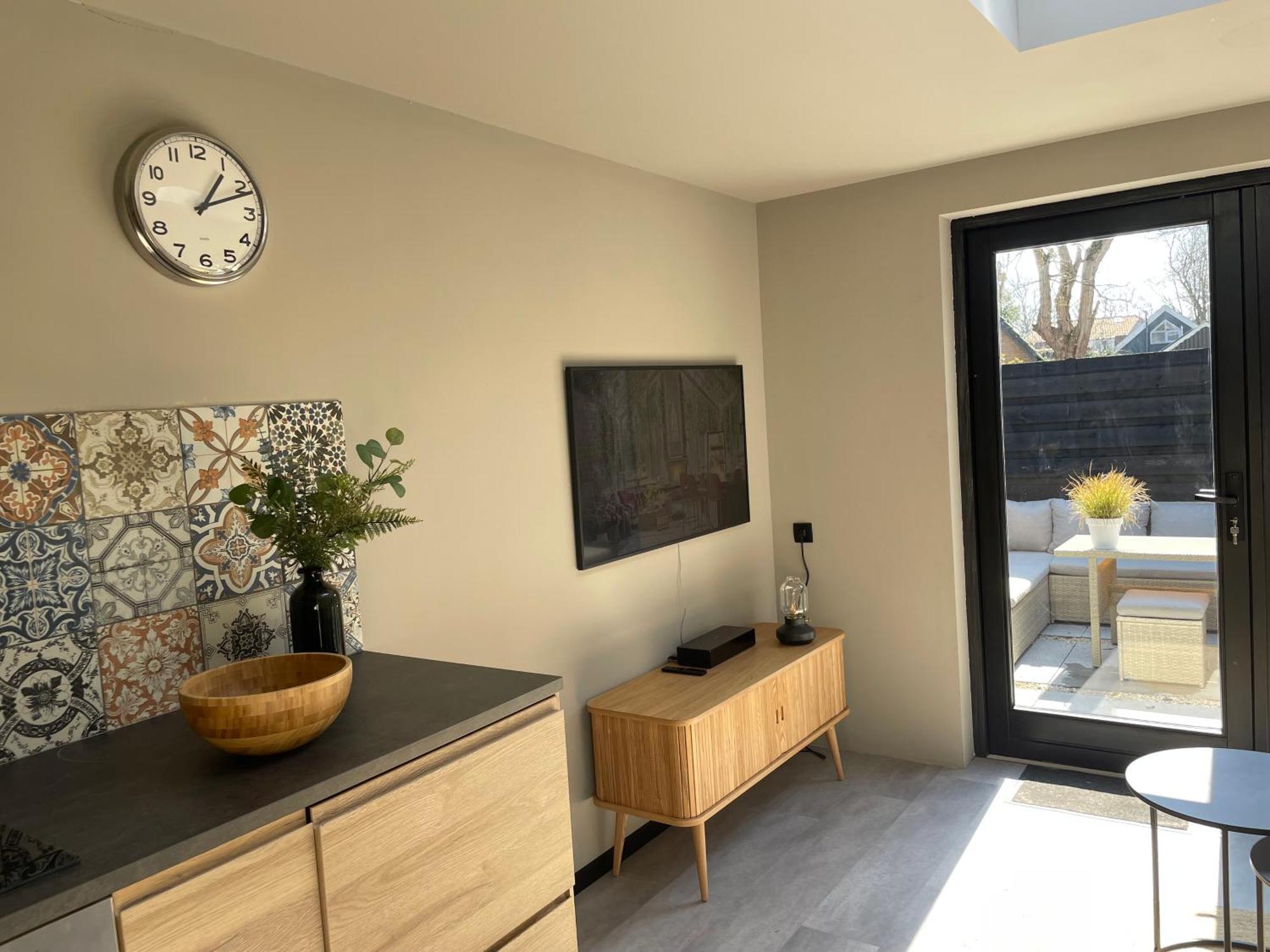 Modern Guest House. بيرشِن المظهر الخارجي الصورة